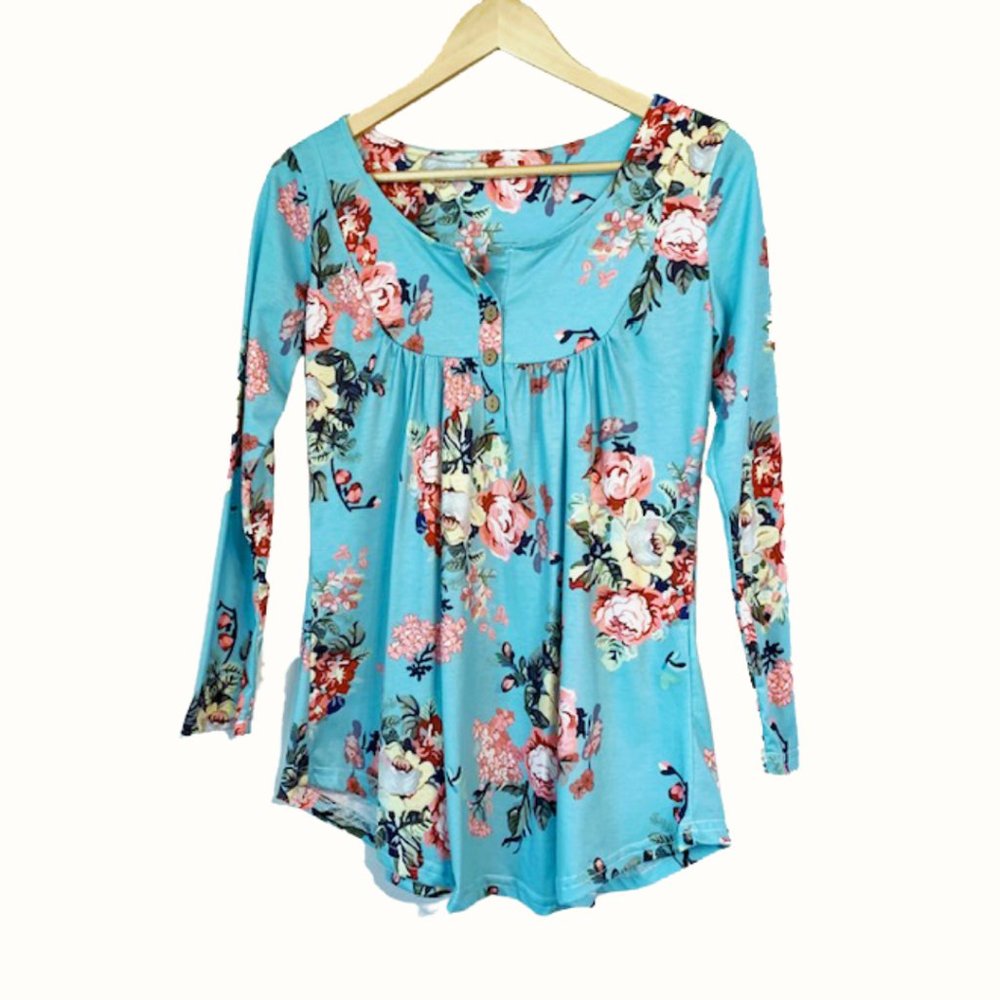 Floral Button Accent 3/4 Sleeve Top | S